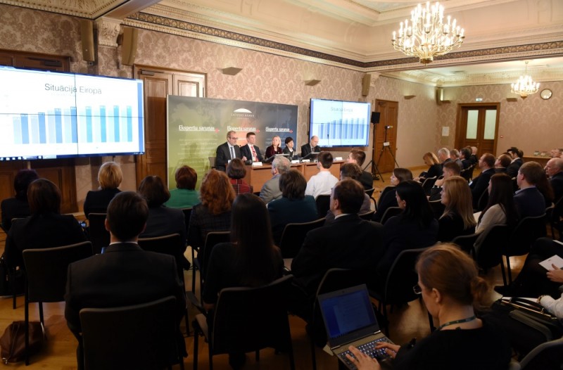 Ekspertu saruna: Vai laiks eiro zonas Finanšu ministrijai? 