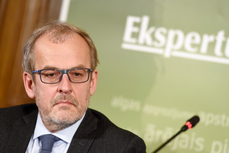 Ekspertu saruna: Vai laiks eiro zonas Finanšu ministrijai? 