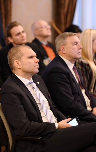 Ekspertu saruna: Vai laiks eiro zonas Finanšu ministrijai? 