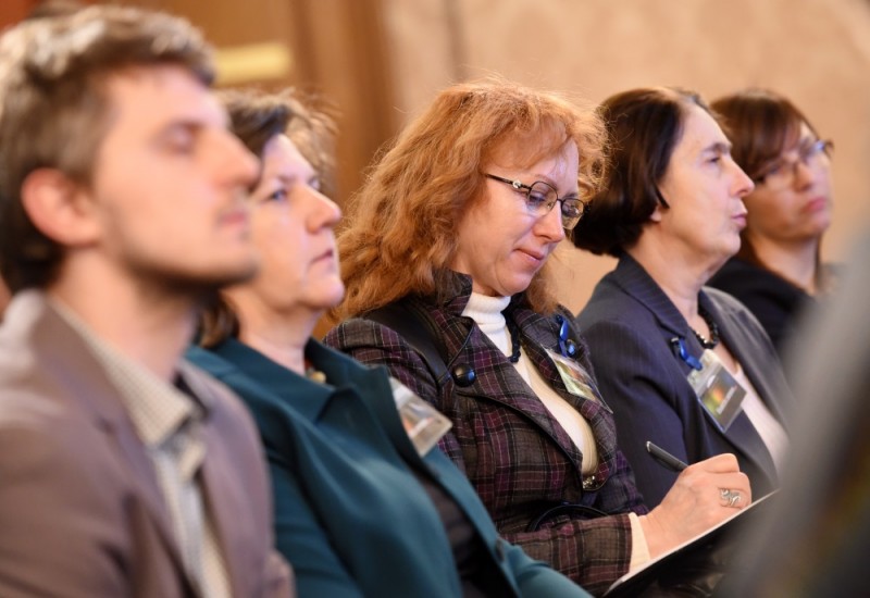 Ekspertu saruna: Vai laiks eiro zonas Finanšu ministrijai? 