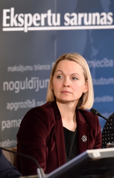 Ekspertu saruna: Vai laiks eiro zonas Finanšu ministrijai? 
