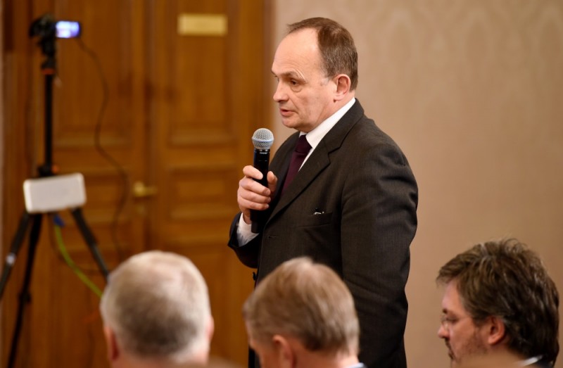 Ekspertu saruna: Vai laiks eiro zonas Finanšu ministrijai? 